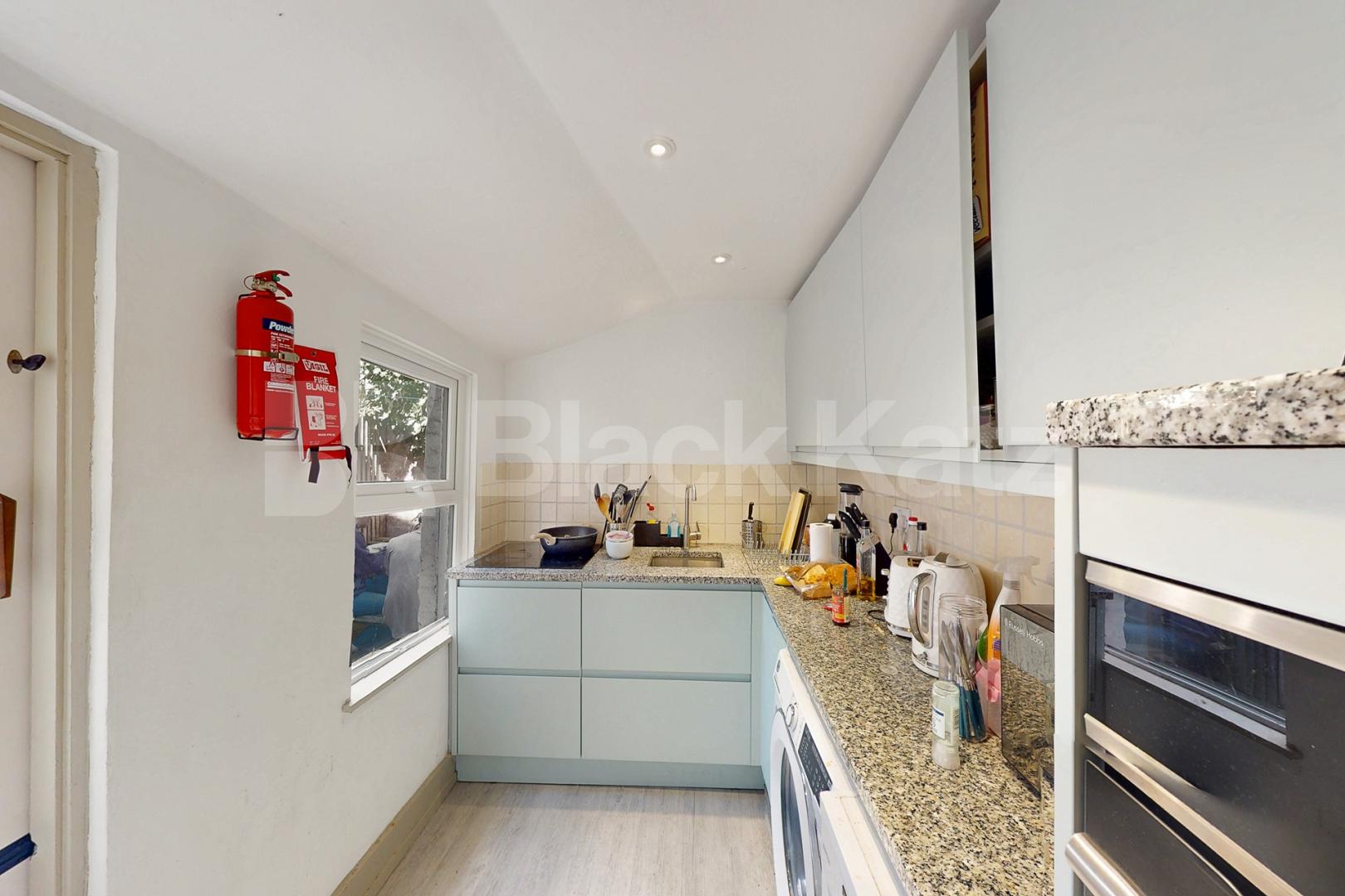 Triplex Georgian townhouse with two bathrooms and patio garden Henshaw Street, Elephant and Castle/Borough